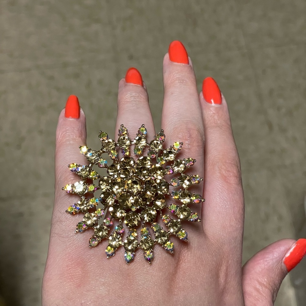 Huge Rhinestone Statement Ring - Picture 7 of 8